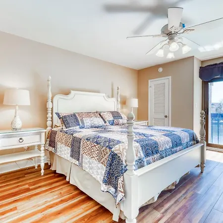 Island Club Condos-3
